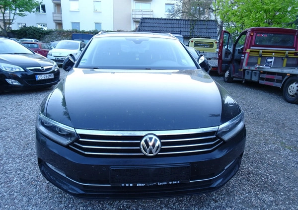 Volkswagen Passat cena 55900 przebieg: 181000, rok produkcji 2016 z Pyzdry małe 211